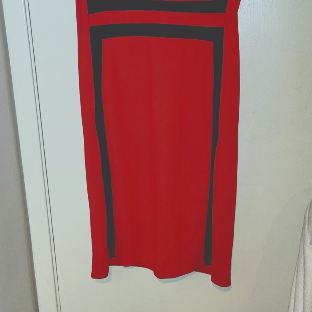 Red dress with black color blocking - Picture 3 of 6